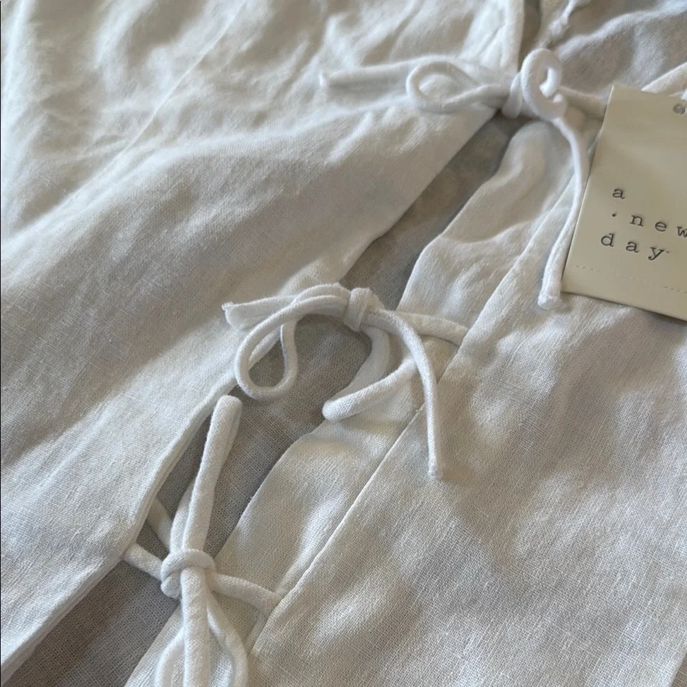 A New Day White Tie Front Fitted Tank Top - Picture 3 of 4